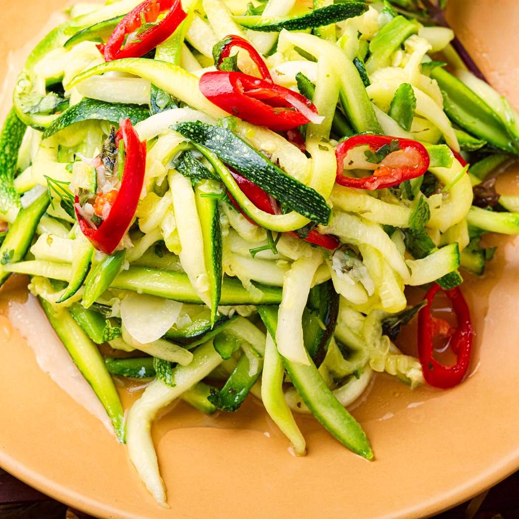 Insalata di verdure con zucchine