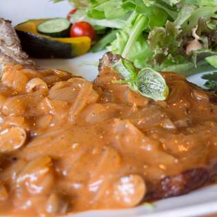 Gebratener Schweinenacken auf Champignons - Rezeptvorschau