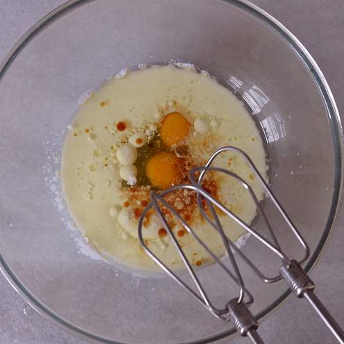 Torta al cioccolato morbida e umida con cacao in polvere - procedimento 1