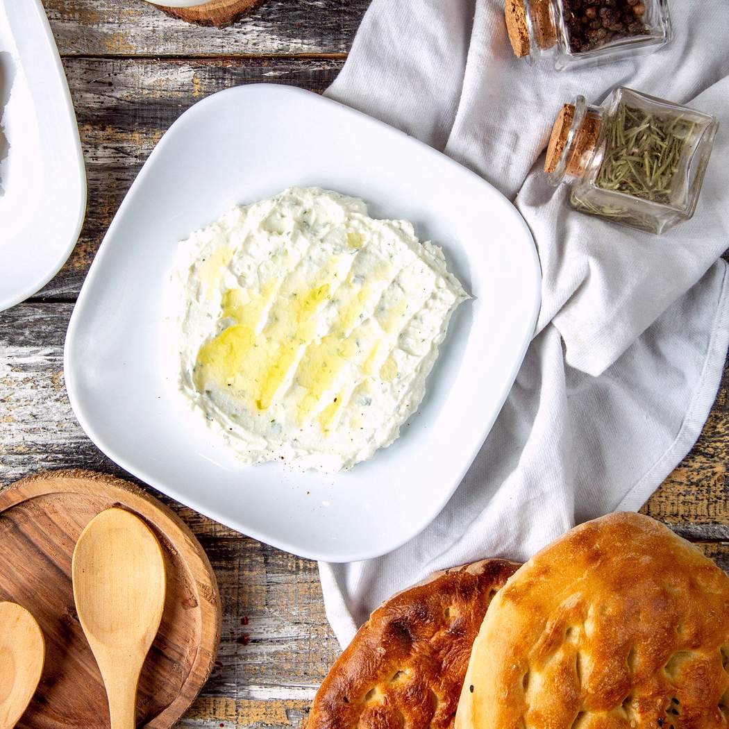 Krémová bryndzová nátierka s cibuľkou a pažítkou