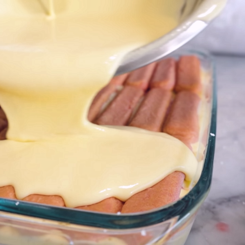 Semplice tiramisù alle fragole - procedimento 1