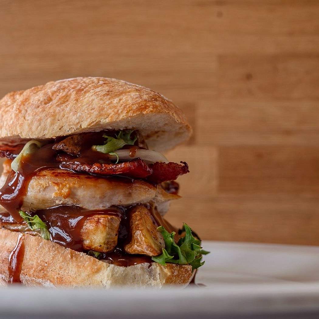 Régimódi grillezett barbecue hamburgerek