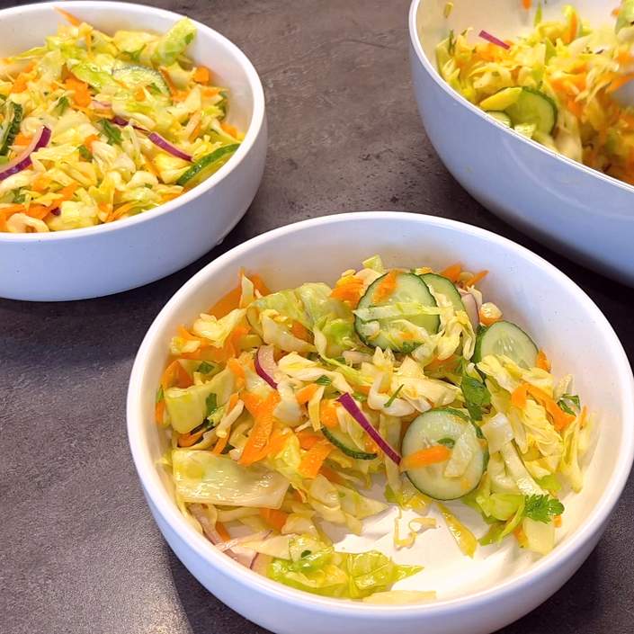 Ensalada simple de col y zanahoria