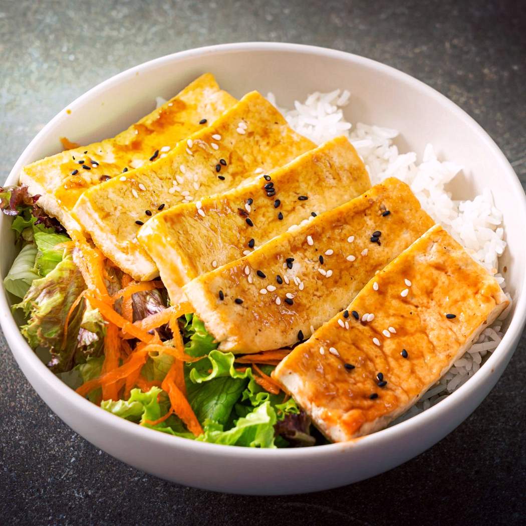 Teriyaki Tofu Rizses tál