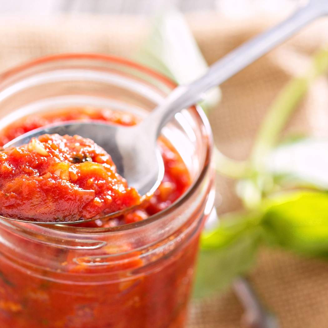 Indiai fűszerezett paradicsom Kasundi Chutney