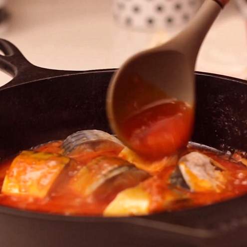 Filetti di sgombro in umido - procedimento 1