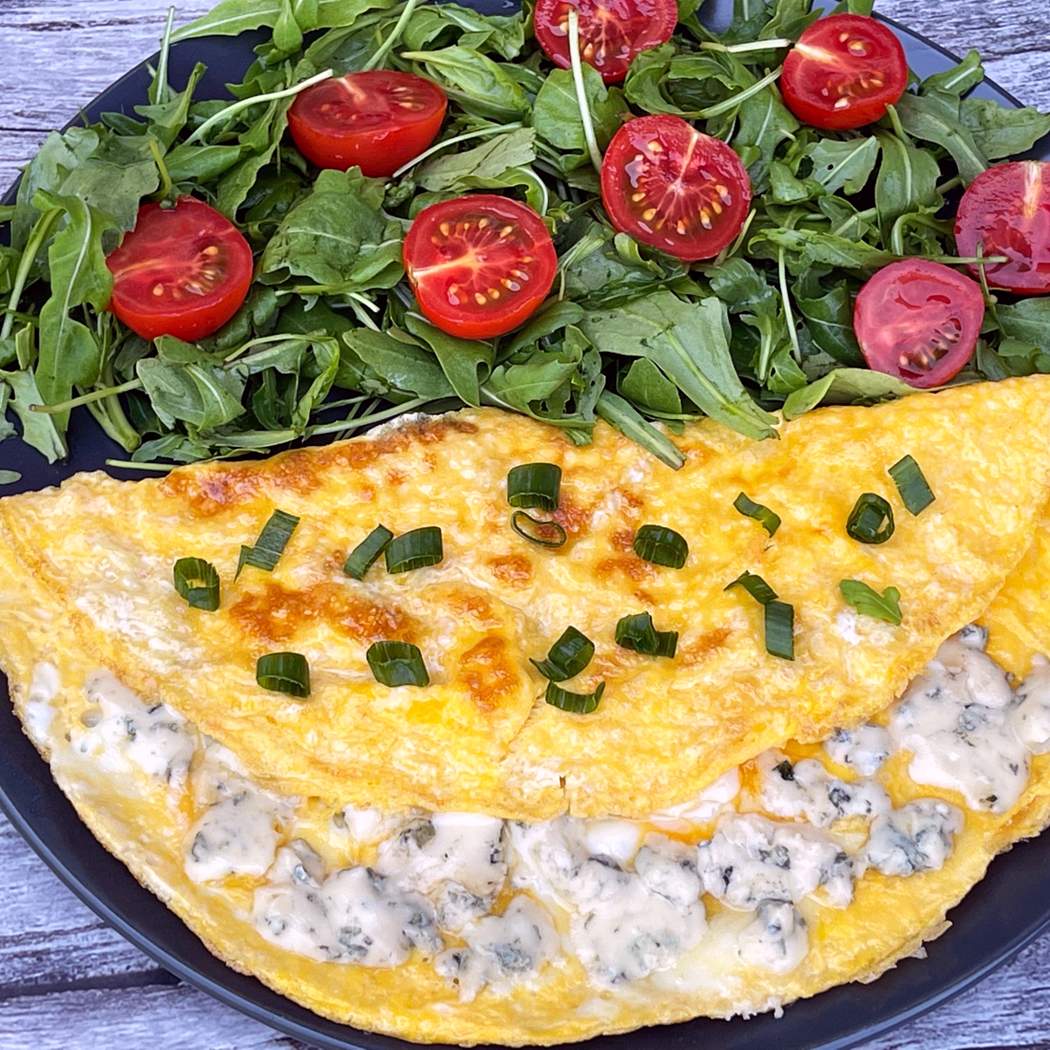 Omlet z serem pleśniowym
