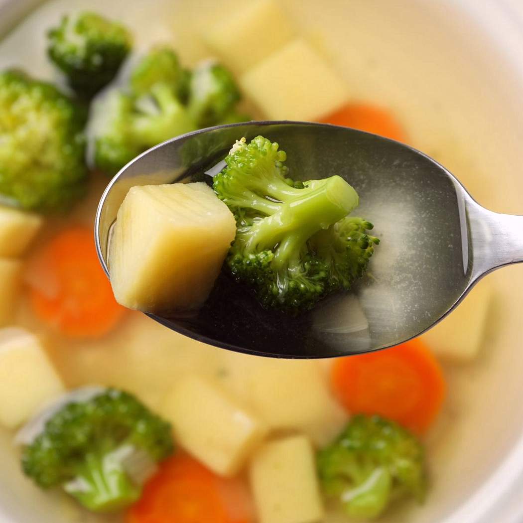 Zuppa di broccoli con carote e patate