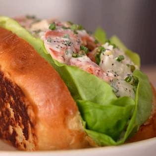 Recipe preview How to make lobster rolls at home?
