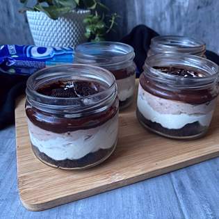 Recipe preview Oreo flavored dessert in a glass